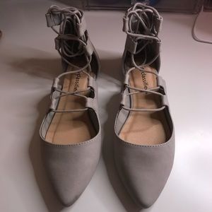 CityClassified Lace Up Flats Sz: 6